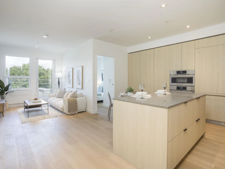 PH522-2471 St. George Street, Vancouver, BC, V5T 1W9