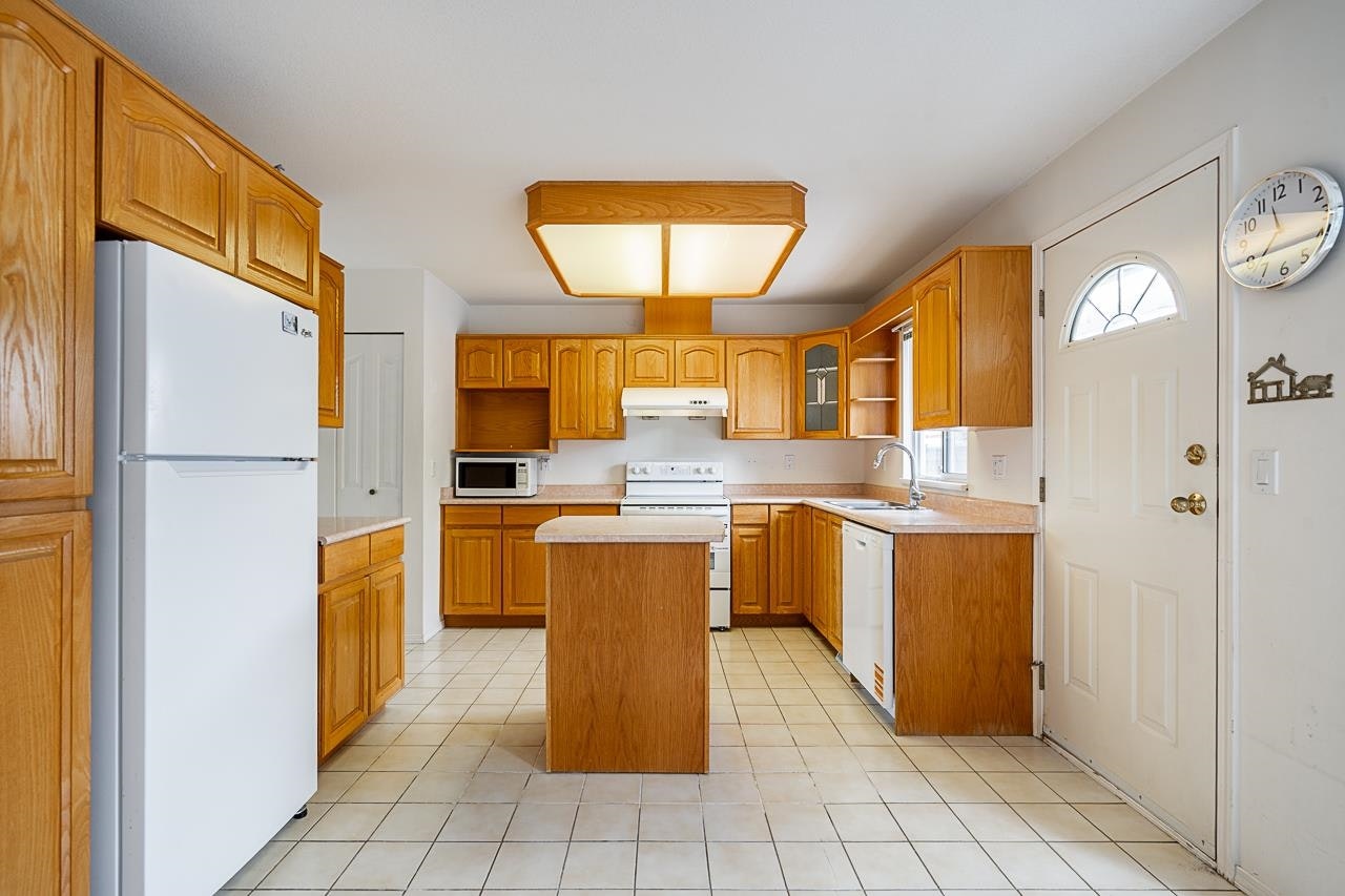 3315 El Casa Court, Coquitlam, BC, V3E 2P9 - 8