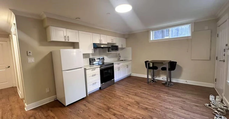 35xx W W 19th Avenue, Vancouver, BC, V6S 1C4