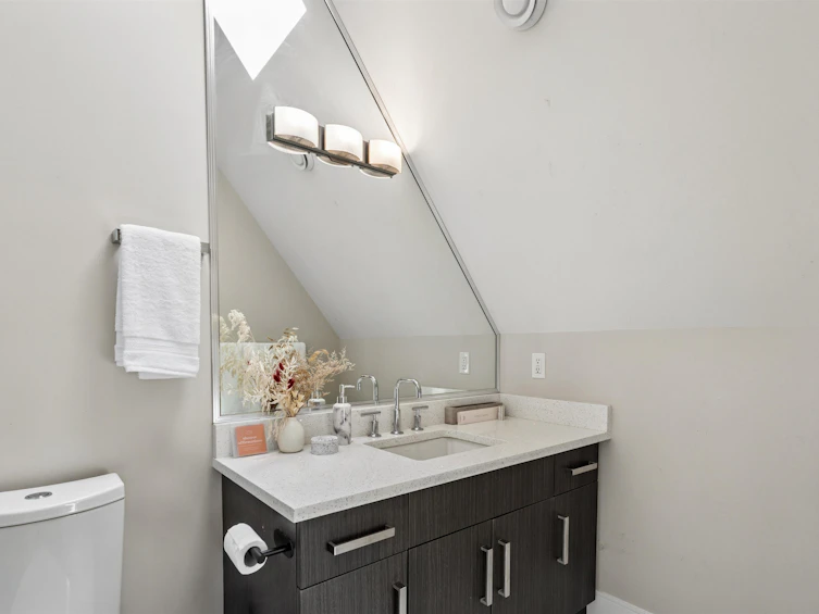 1336 E 23 Avenue, Vancouver, BC, V5V 1Z2 - 23
