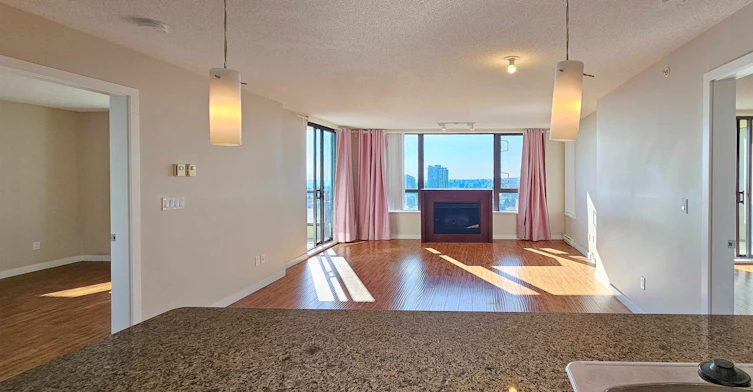 24X5, 7088 Salisbury Ave, Burnaby, BC, V5E 0A4
