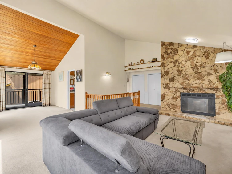 415 Goyer Court, Coquitlam, BC, V3K 6A2 - 4