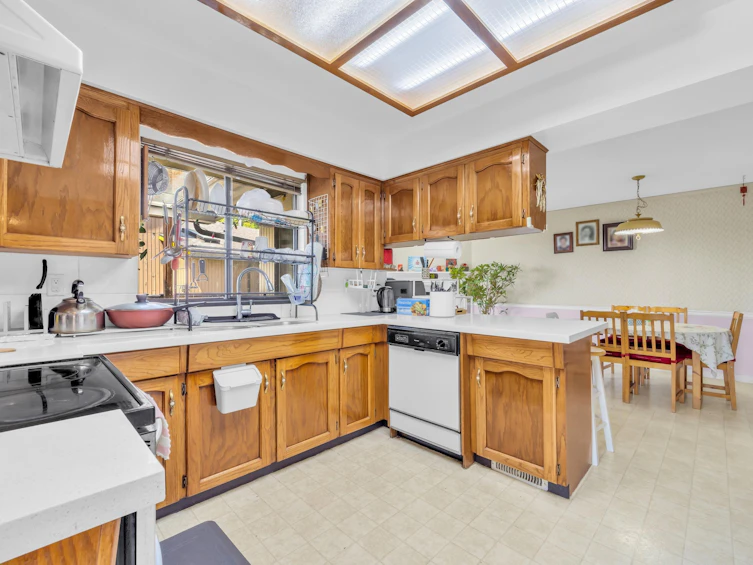 415 Goyer Court, Coquitlam, BC, V3K 6A2 - 16