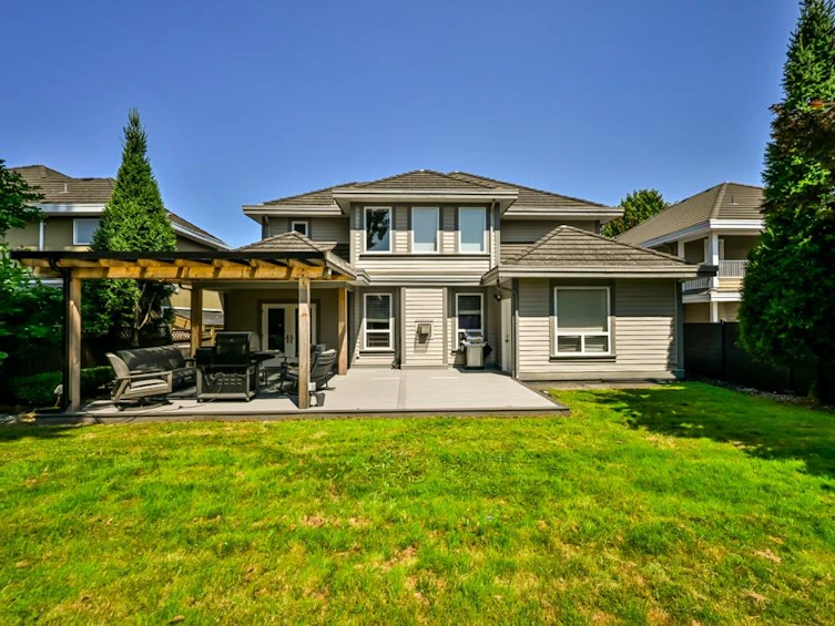 15460 111 Avenue, Surrey, BC, V3R 0W6 - 15