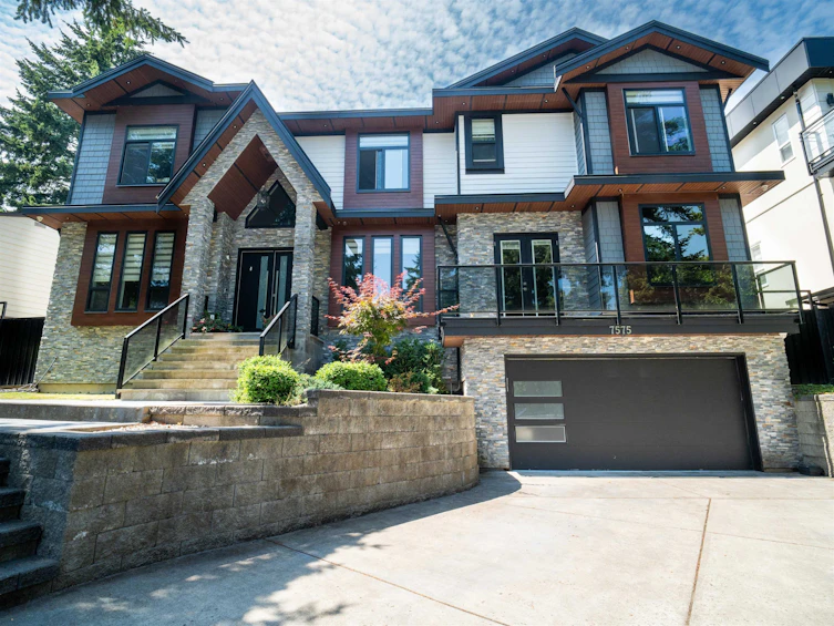 7575 143 Street, Surrey, BC, V3W 5P2