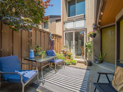 117-2533 Marcet Court - 4
