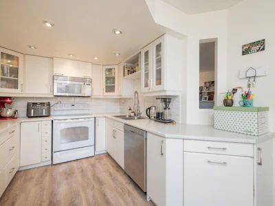 117-2533 Marcet Court - 5