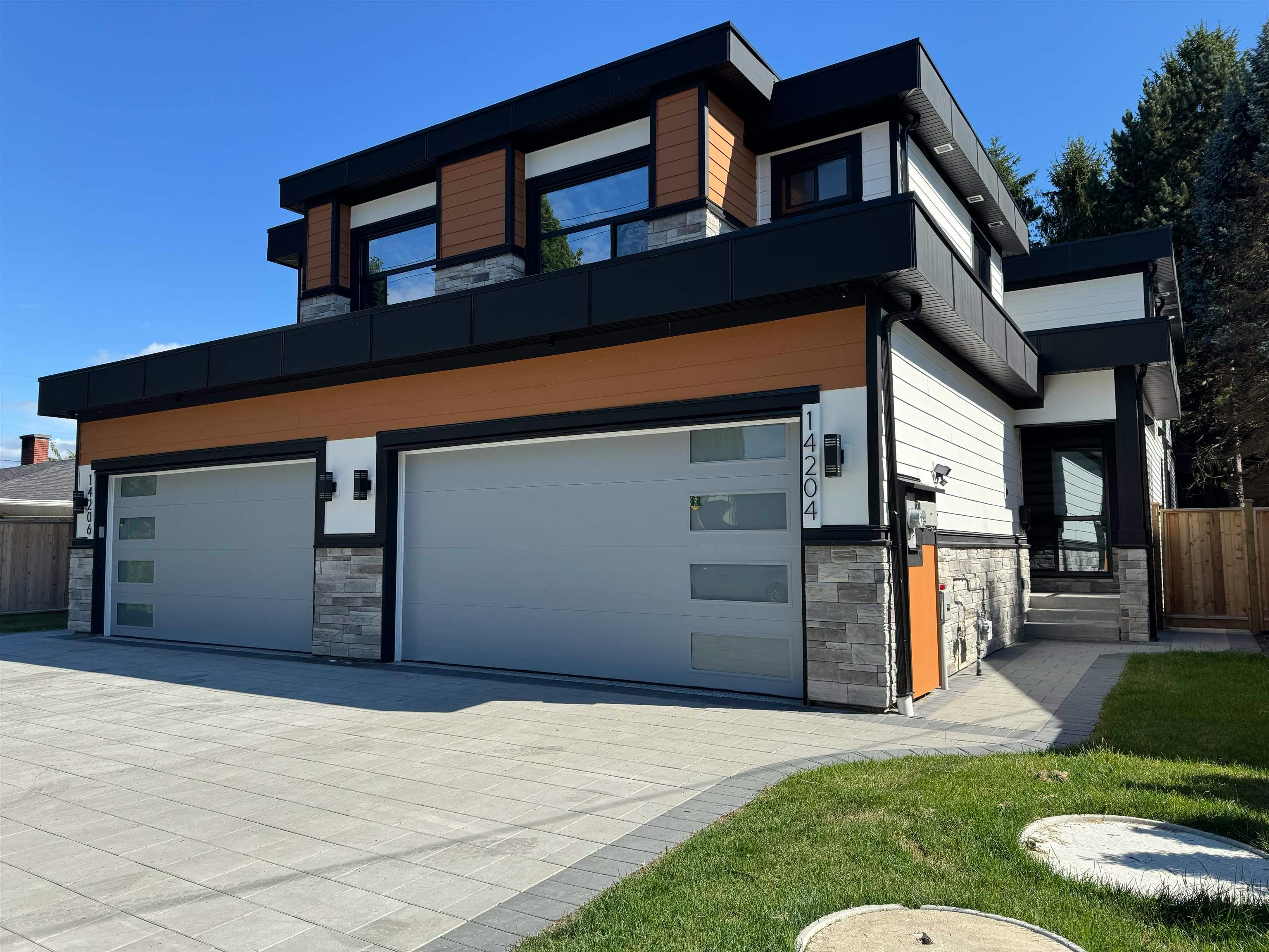 14204 North Bluff Road, Surrey, BC, V4B 3C4