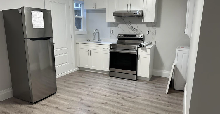 2000 W 48th Avenue, Vancouver, BC, V6M 2P4