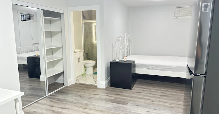 2000 W 48th Avenue, Vancouver, BC, V6M 2P4 - 3