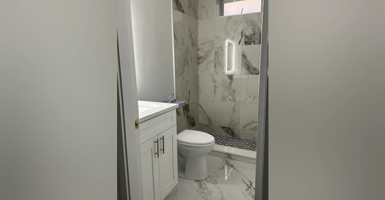 2000 W 48th Avenue, Vancouver, BC, V6M 2P4 - 4