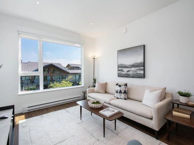 402-1061 Marine Drive - 5