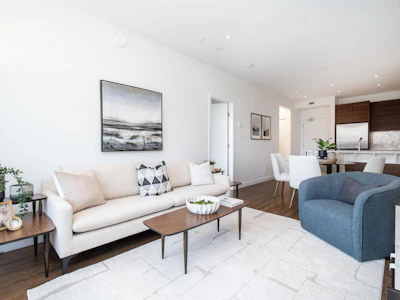 402-1061 Marine Drive - 3