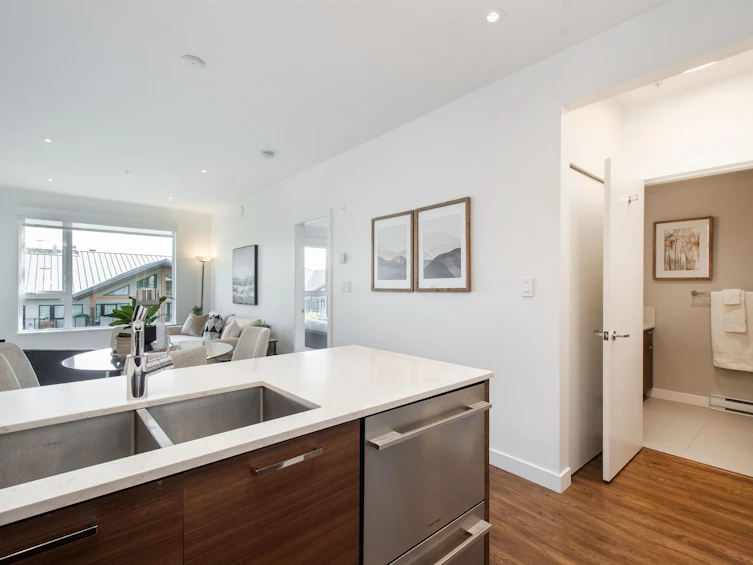 402-1061 Marine Drive, North Vancouver, BC, V7P 1S6 - 10