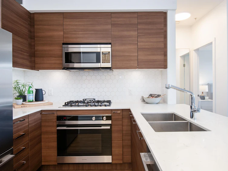 402-1061 Marine Drive, North Vancouver, BC, V7P 1S6 - 9