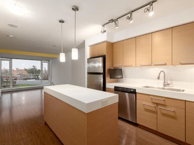 408-2770 Sophia Street - 5