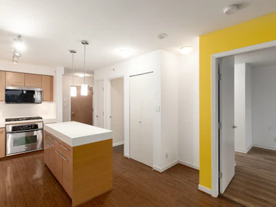 408-2770 Sophia Street - 4