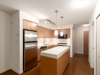 408-2770 Sophia Street - 2