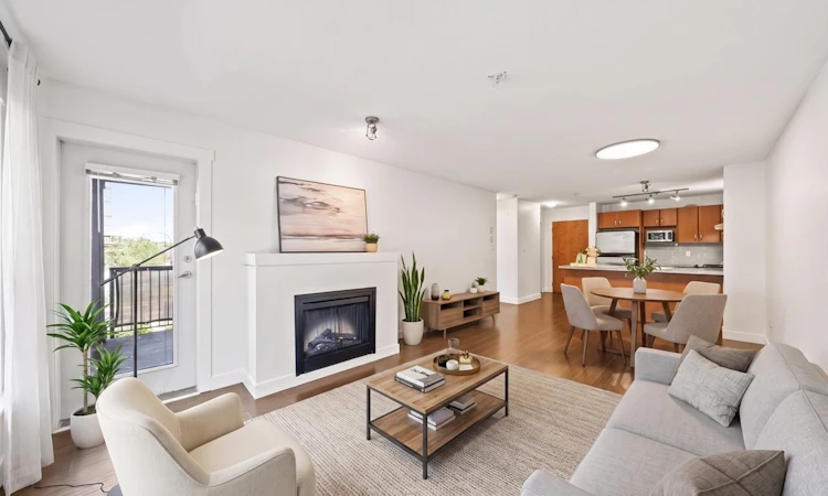216-4728 Dawson Street