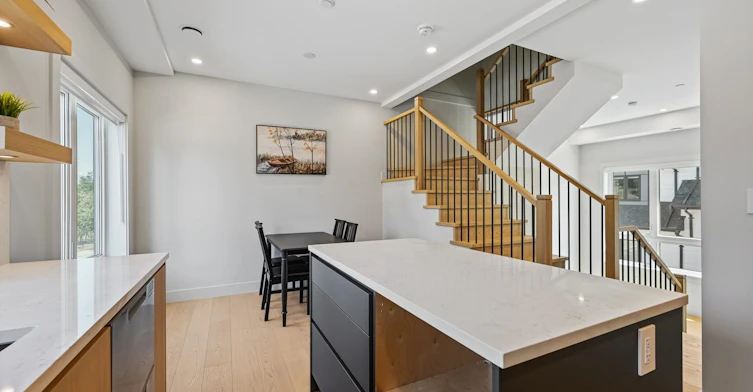 3410 Knight Street, Vancouver, BC, V1V 1V1 - 4
