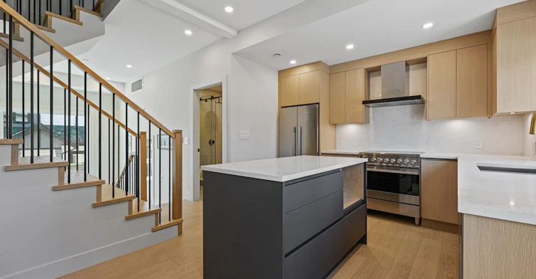 3410 Knight Street, Vancouver, BC, V1V 1V1 - 3