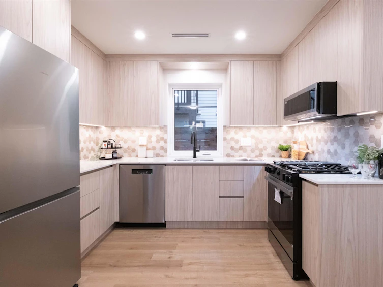2665 E Pender Street, Vancouver, BC, V5K 2B6 - 9