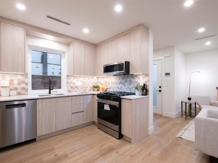 2665 E Pender Street, Vancouver, BC, V5K 2B6 - 8