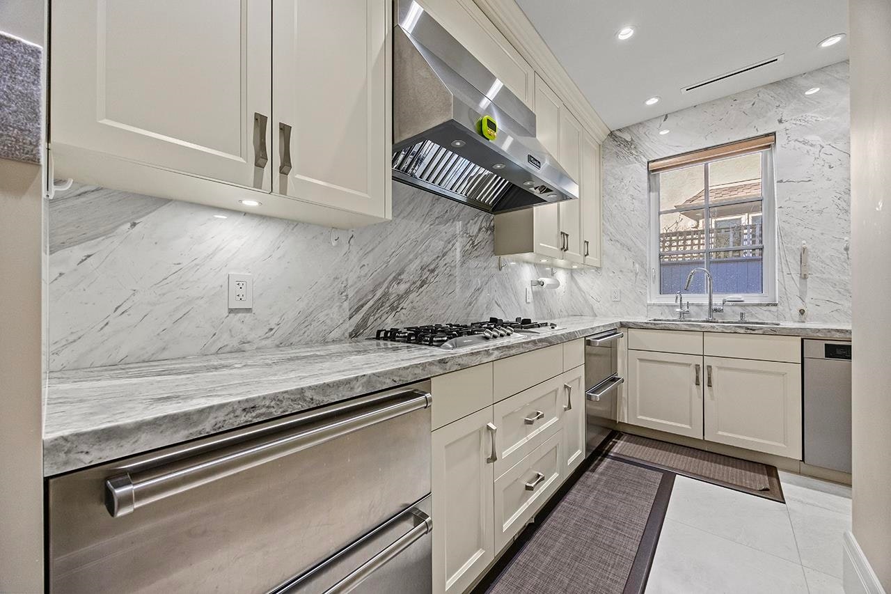 6886 Angus Drive, Vancouver, BC, V6P 5J5 - 12