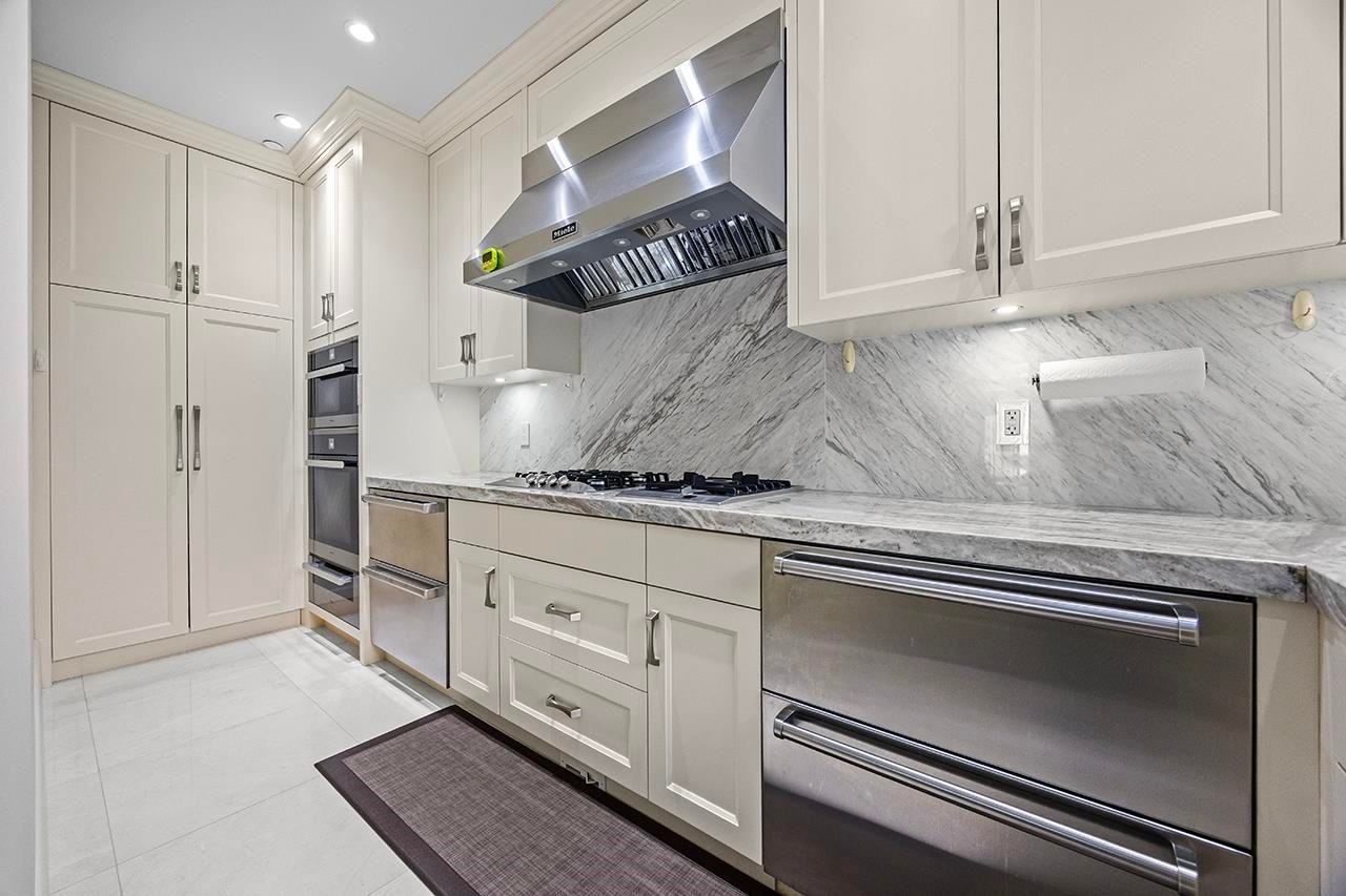 6886 Angus Drive, Vancouver, BC, V6P 5J5 - 11