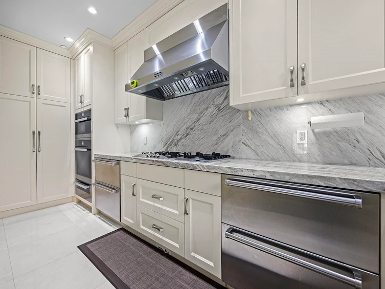 6886 Angus Drive, Vancouver, BC, V6P 5J5 - 11