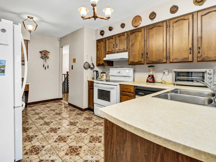 7615 Lawrence Drive, Burnaby, BC, V5A 3M6 - 16