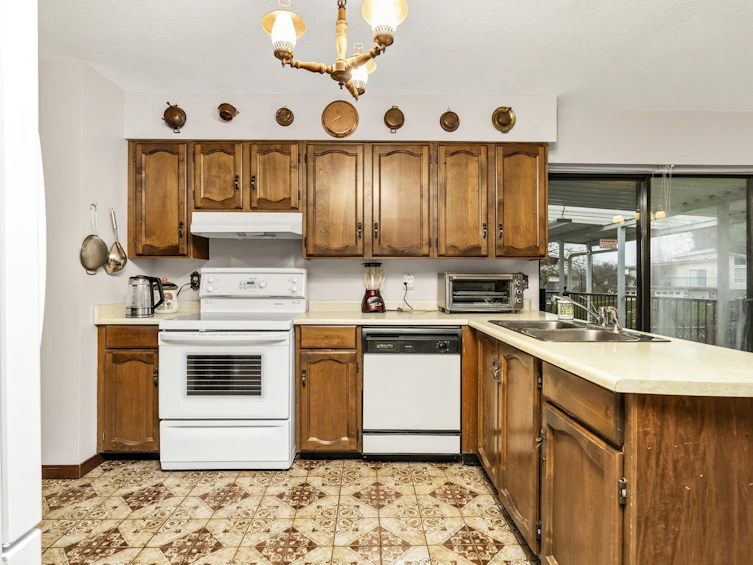 7615 Lawrence Drive, Burnaby, BC, V5A 3M6 - 15