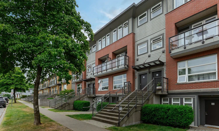 206-5632 Kings Road