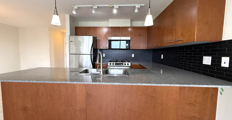 14XX-4333 Central Boulevard, Burnaby, BC, V5H 4X2