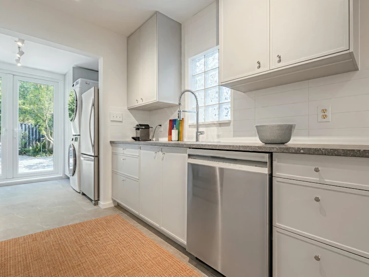 2053 Charles Street, Vancouver, BC, V5L 2V1 - 10