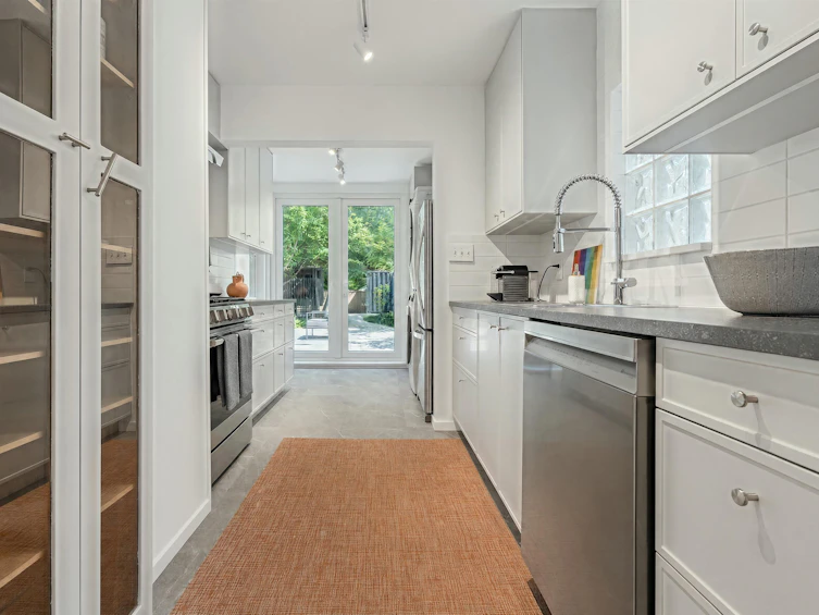 2053 Charles Street, Vancouver, BC, V5L 2V1 - 9