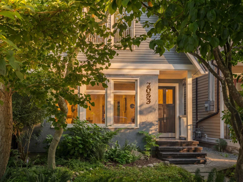 2053 Charles Street, Vancouver BC V5L 2V1