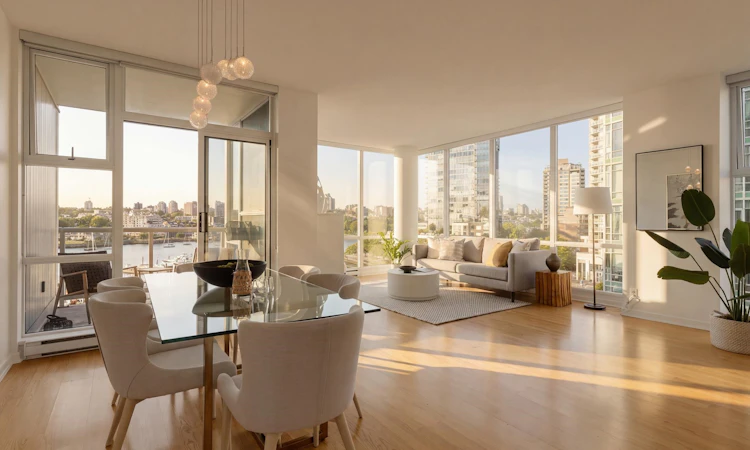 702-1099 Marinaside Crescent