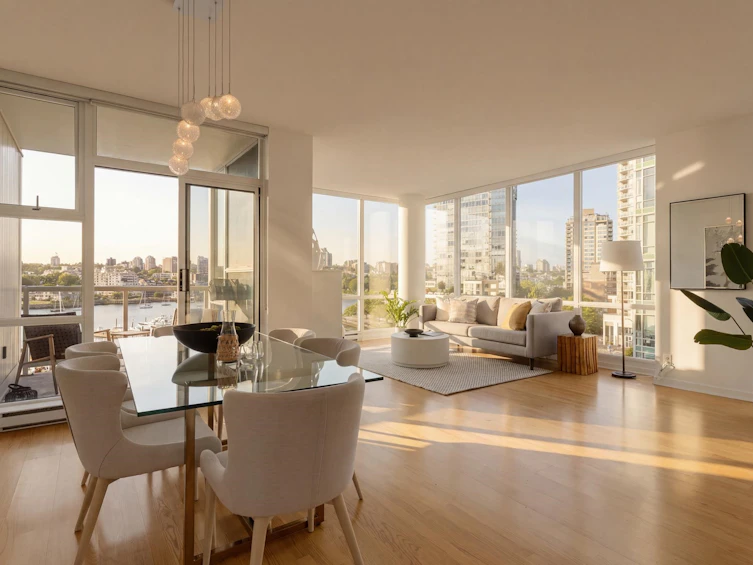 702-1099 Marinaside Crescent, Vancouver, BC, V6Z 2Z3