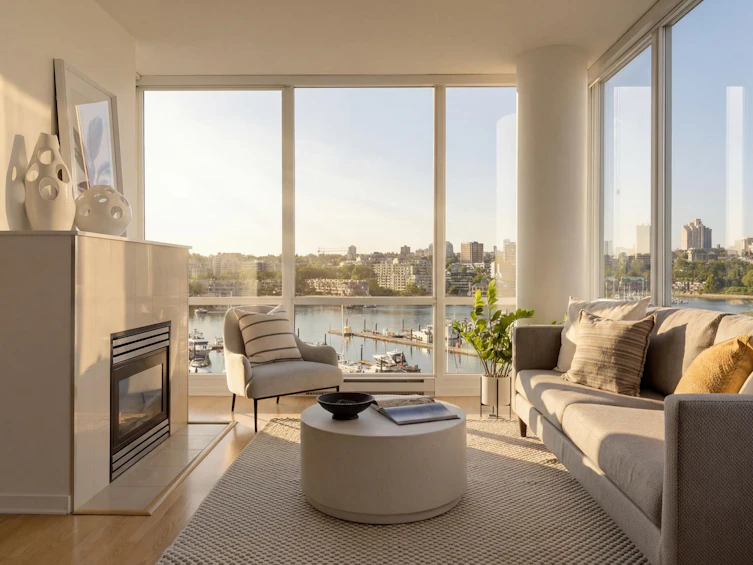 702-1099 Marinaside Crescent, Vancouver, BC, V6Z 2Z3 - 2