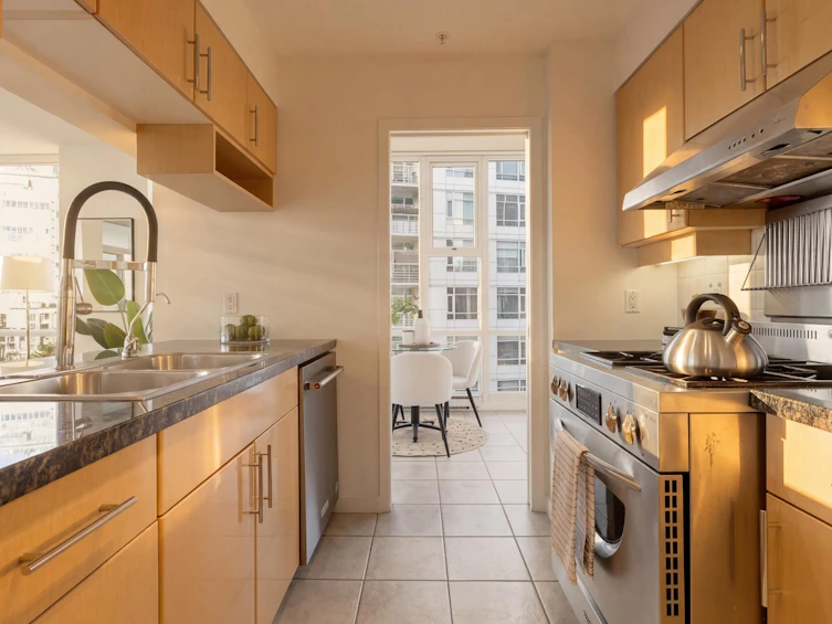 702-1099 Marinaside Crescent, Vancouver, BC, V6Z 2Z3 - 11
