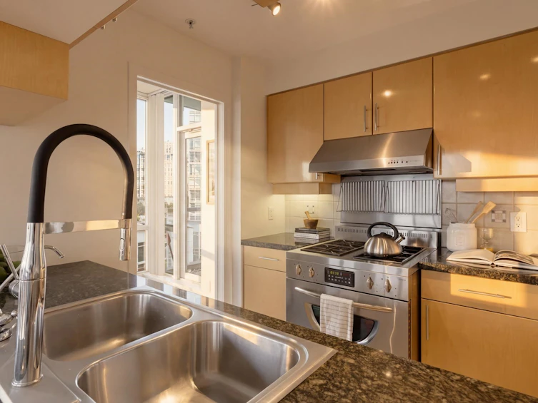 702-1099 Marinaside Crescent, Vancouver, BC, V6Z 2Z3 - 10