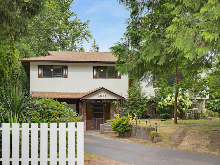 4611 203a Street, Langley, BC, V3A 5W2
