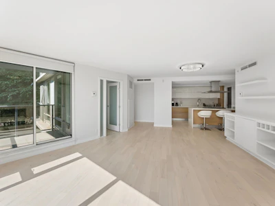 305-8 Smithe Mews - 5