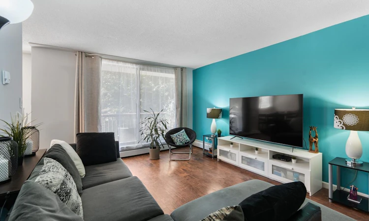 404-320 Royal Avenue
