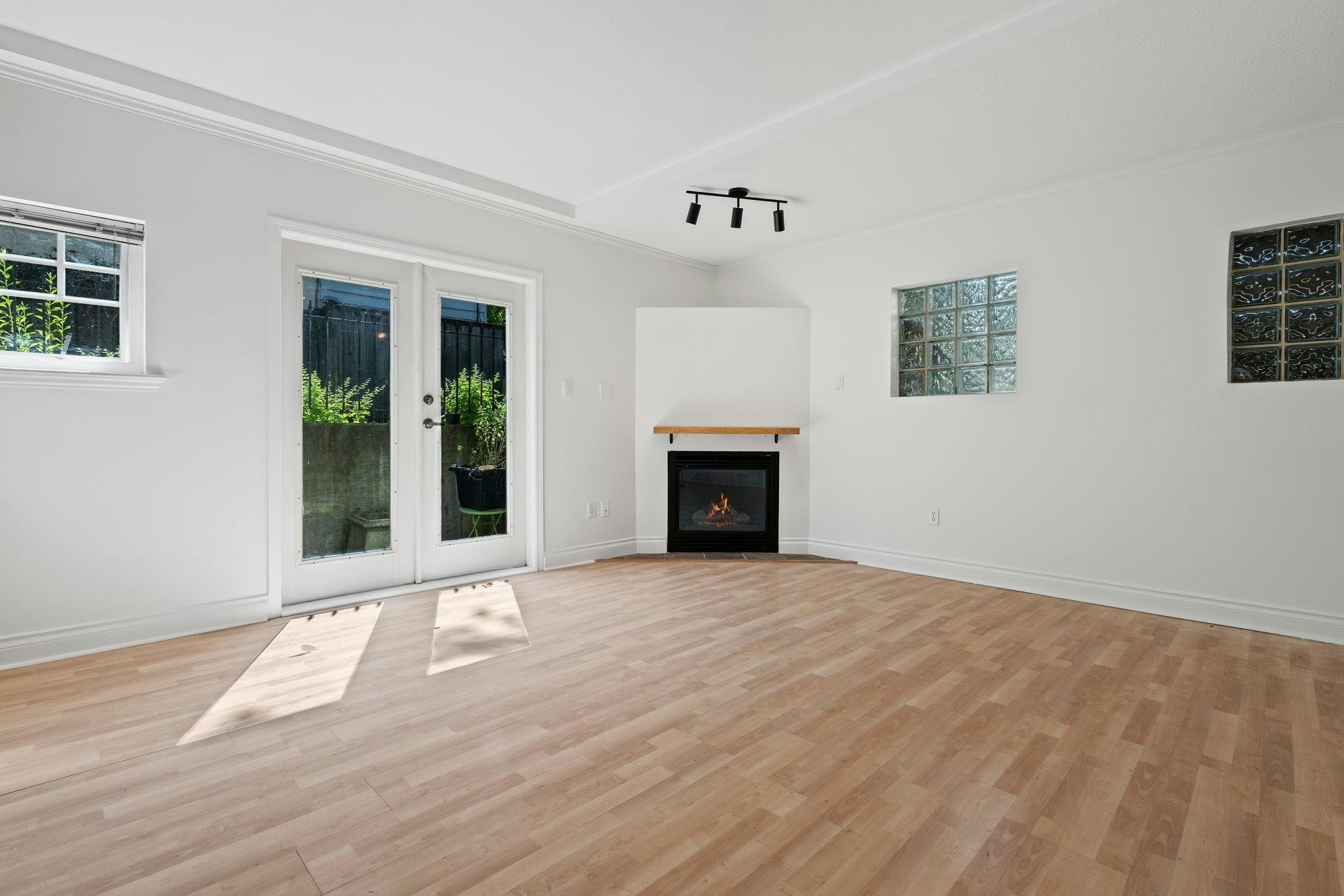 3027 W 7th Avenue, Vancouver, BC, V6K 1Z7 - 16