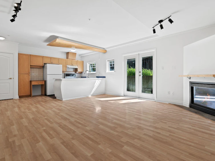 3027 W 7th Avenue, Vancouver, BC, V6K 1Z7 - 2