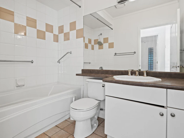 3027 W 7th Avenue, Vancouver, BC, V6K 1Z7 - 24