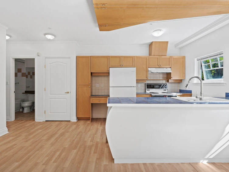 3027 W 7th Avenue, Vancouver, BC, V6K 1Z7 - 4