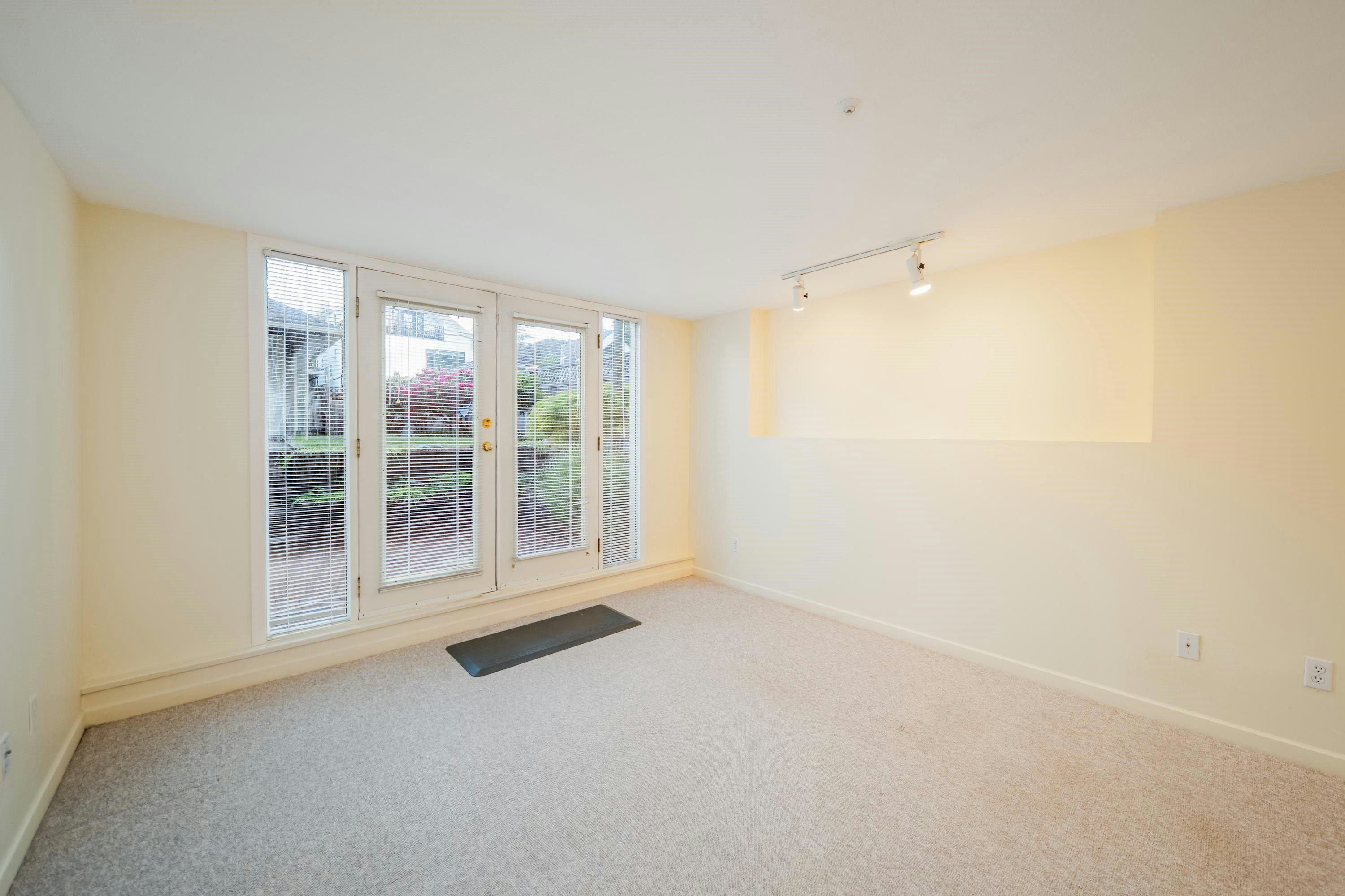 4682 W 14th Avenue, Vancouver, BC, V6R 2Y6 - 24